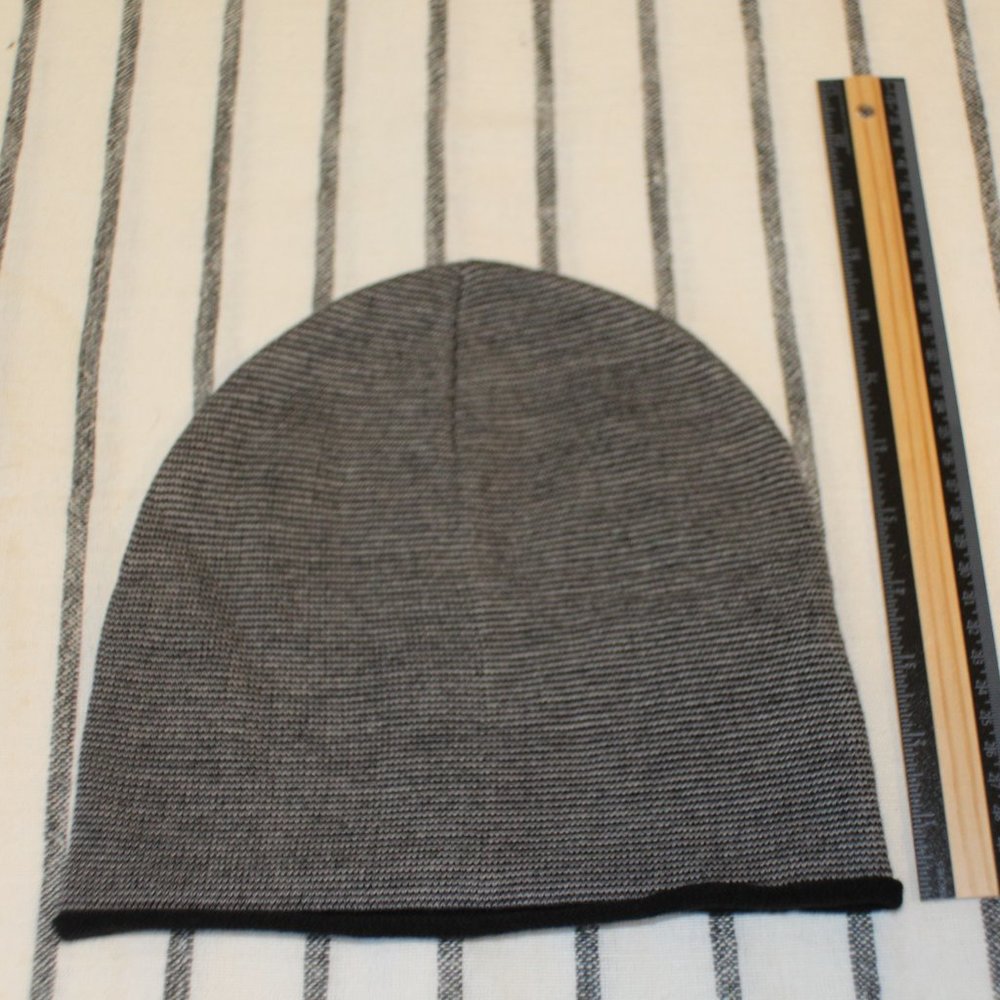 NWOT Men's Black and White Striped Knit Beanie Skull Cap - Picture 2 of 3
